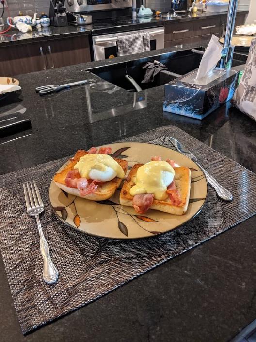 Eggs bene breakfast